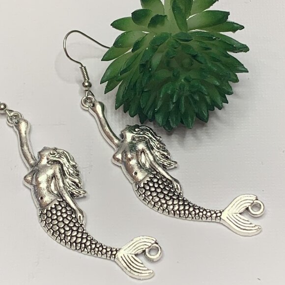 Mermaid Earring, Mermaid Jewelry, Gift Idea, Nautical Earring, Silly Earring - Picture 4 of 4